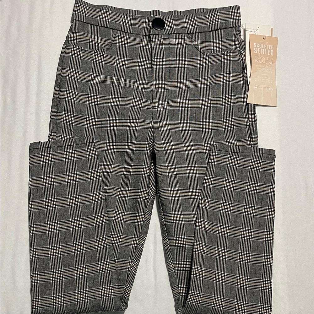 Stylish Plaid Leggings in Black and Gray